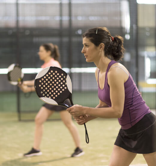 Le padel, ce sport de raquette qui essaime en France