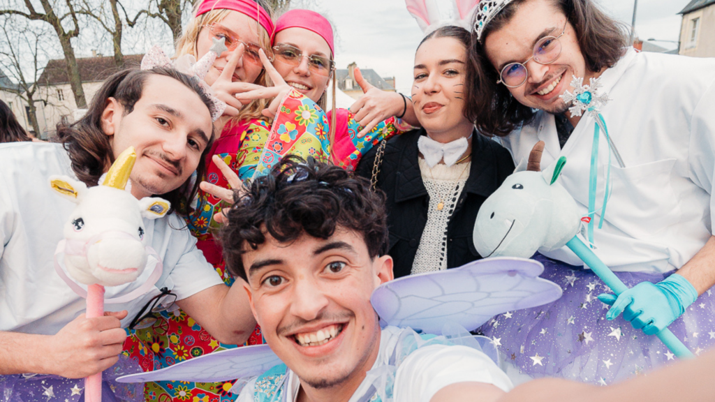 Des étudiants neversois lors du dernier Carnaval des étudiants mi-février / Photo par Romain Liger pour Koikispass