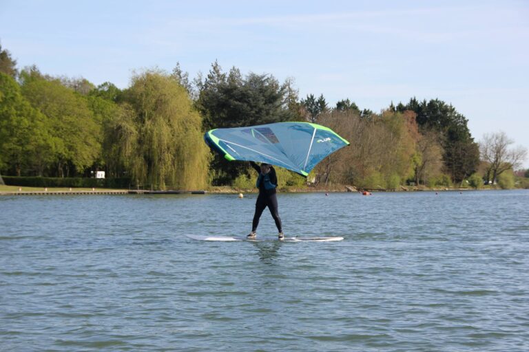 Séance de wingsurf sur l’étang de Baye / Photo par Fabrice Sauvegrain Activital