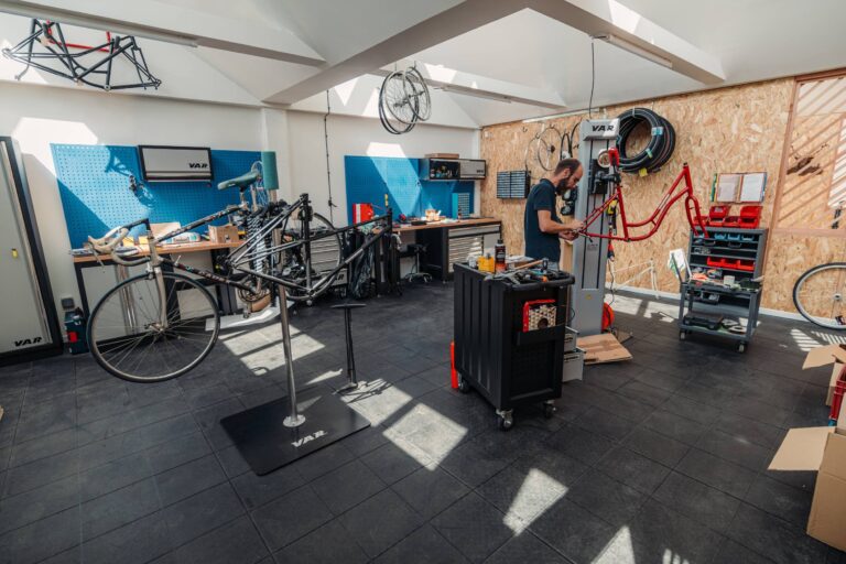 L'atelier Cycles up dans le 1 bis à Nevers / Photo par Romain Liger