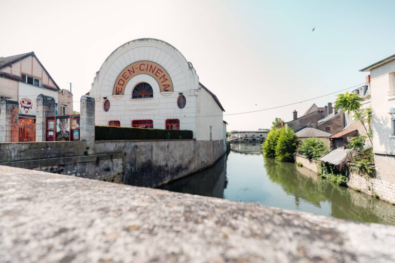 Le cinéma Art Déco de Cosne / Photo Romain Liger