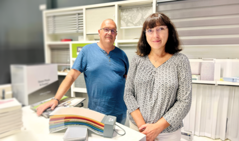 Karine et Thierry Dufour, experts du sur-mesure chez Monsieur Store Nevers.» «Monsieur Store Nevers : l’artisanat au service de vos projets sur-mesure. / Photo DR