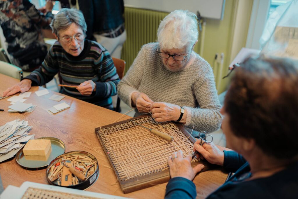 Le Réseau nivernais des savoirs pratique 
la « réciprocité ouverte » : une personne peut offrir 
un savoir à une deuxième personne qui, elle, 
offre son savoir à une troisième personne 
/ Photo par Romain Liger pour Koikispass