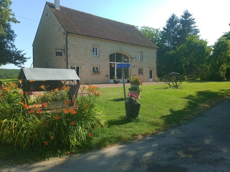 La Ferme du Mont à Châteauneuf-Val-de-Bargis / Photo par la Ferme du Mont