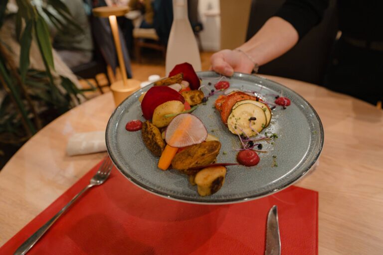 Chaque jour, le Bengy à Varennes-Vauzelles met à la carte un menu végétarien qui valorise le plus possible les producteurs locaux / Photo par Romain Liger pour Koikispass